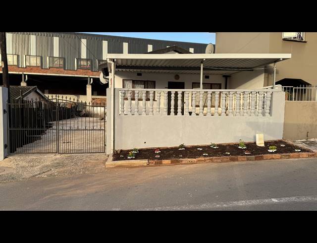 2 BEDROOM FREEHOLD FOR SALE IN BONELA